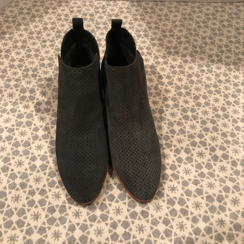Dolce Vita Kaidie gray perforated suede boot NWOT